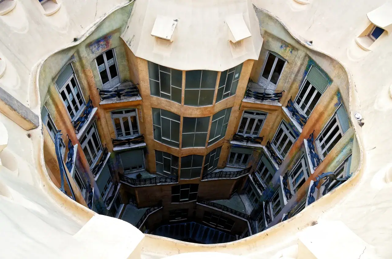 A Casa Milà belső udvara felülről