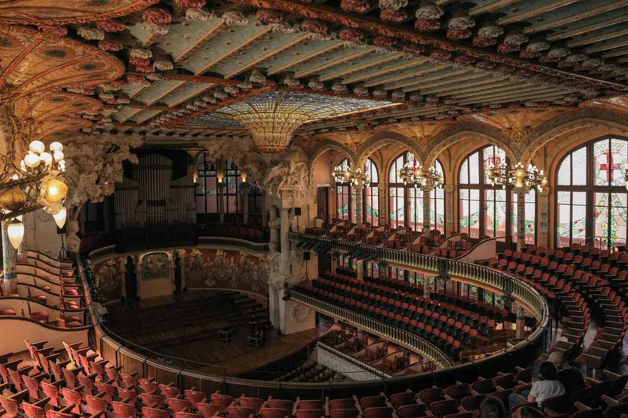 A Palau de la Música Catalana díszes belső tere